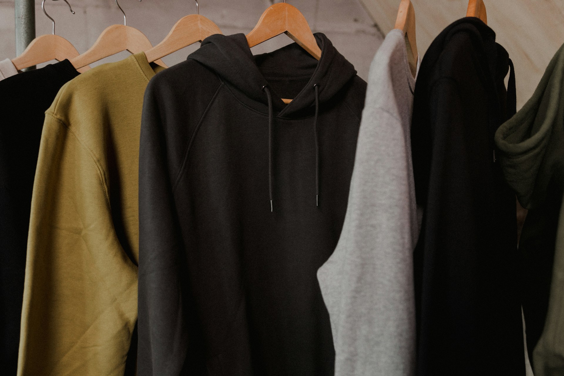 Czy bluza może być częścią eleganckiej stylizacji?